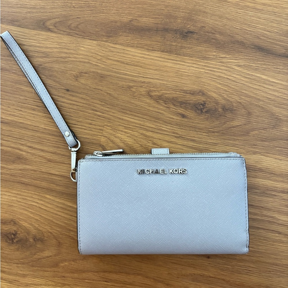 Michael Kors Jet Set Leather Smartphone Wristlet Wallet in purple / lavender